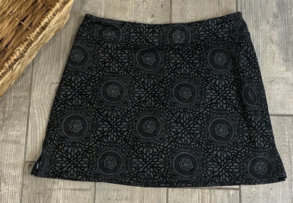 Tranquility Colorado Clothing Active Skort Size S Black Gray Mandala Geometric
